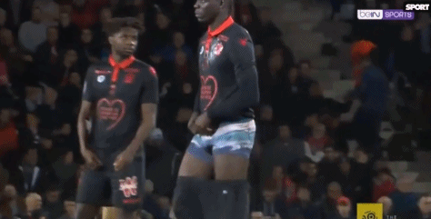 皇马官方：完成欧冠前最后一练，姆巴佩、卡马文加在室内训练（皇马通报：欧冠赛前最后一练结束，姆巴佩与卡马文加进行室内训练）