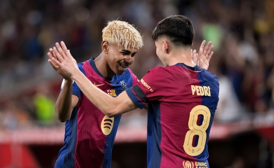 查洛巴问答：在足球界第一个朋友是芒特；第一件球衣是大罗的