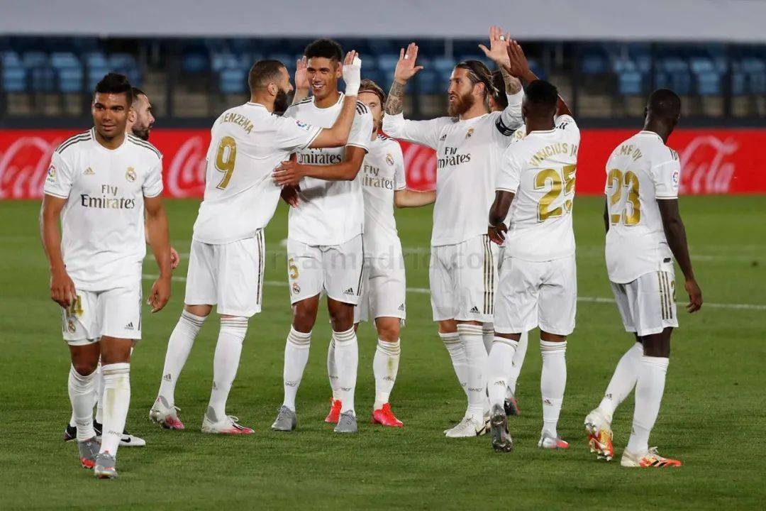 德甲半场：霍恩顿吉破门，格雷罗扳平，拜仁慕尼黑1-1圣保利