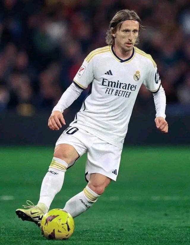 驳斥转会传闻，贡多齐：我专注于当下，想帮拉齐奥赢下更多球