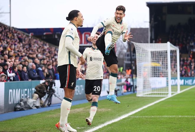 布莱顿球员三笘薰与日本战犯合影引发争议，俱乐部致歉未提菲律宾球迷，引发不满。